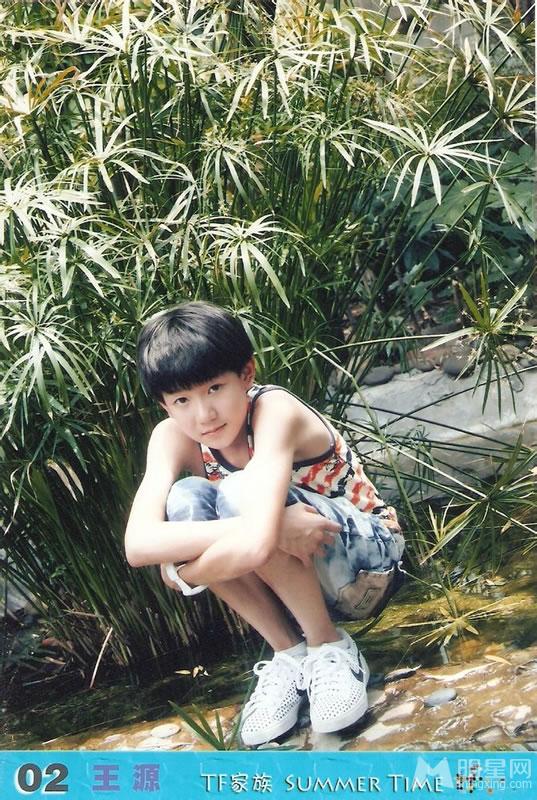 TFBOYS代言步步高广告 和何炅老师合照图片