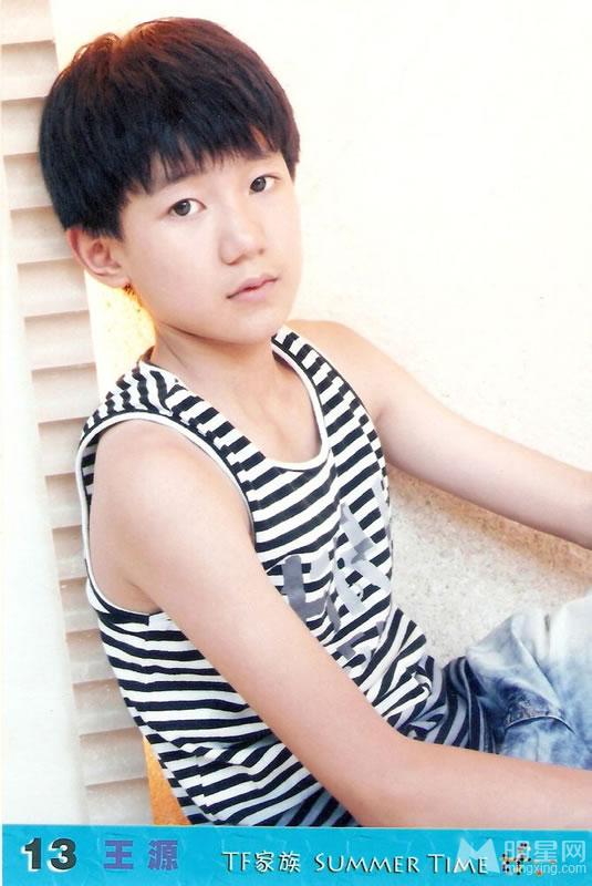 TFBOYS代言步步高广告 和何炅老师合照图片