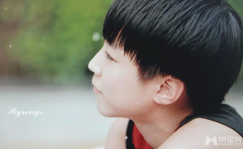 TFBOYS代言步步高广告 和何炅合照 TFBOYS图片图片