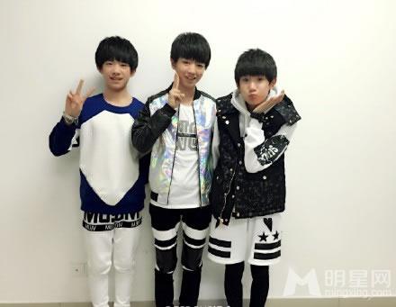 TFBOYS演唱现场 白色衬衫帅气阳光 TFBOYS图片图片