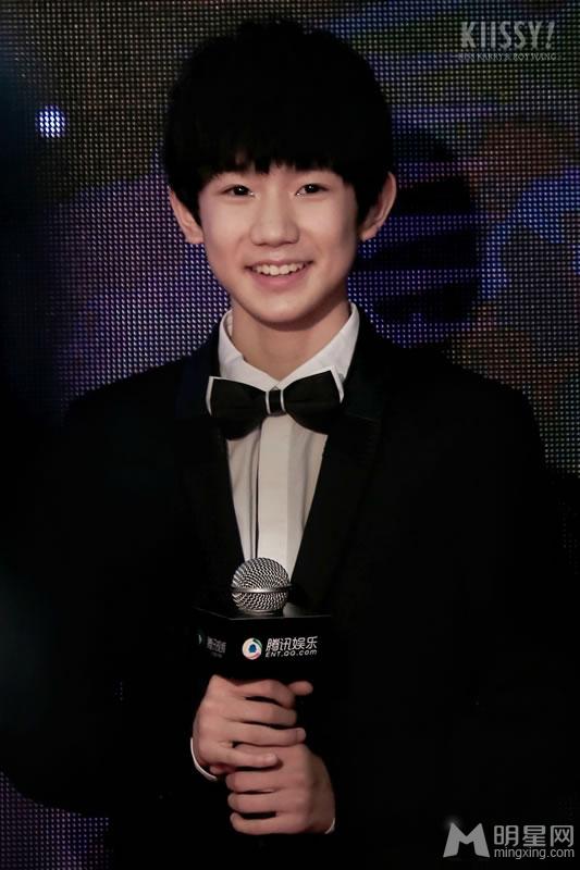 TFBOYS王源黑色礼服微笑甜美 TFBOYS图片王源图片图片