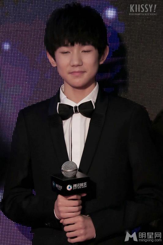 TFBOYS王源黑色礼服微笑甜美 TFBOYS图片王源图片图片