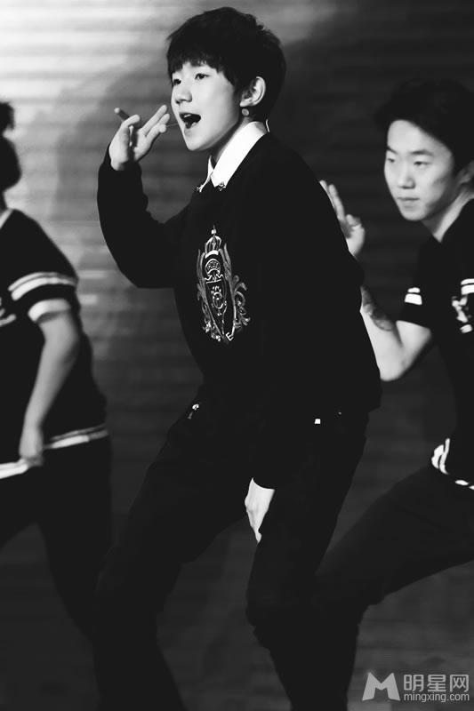TFBOYS 三人帅气黑色礼服现身 TFBOYS图片图片