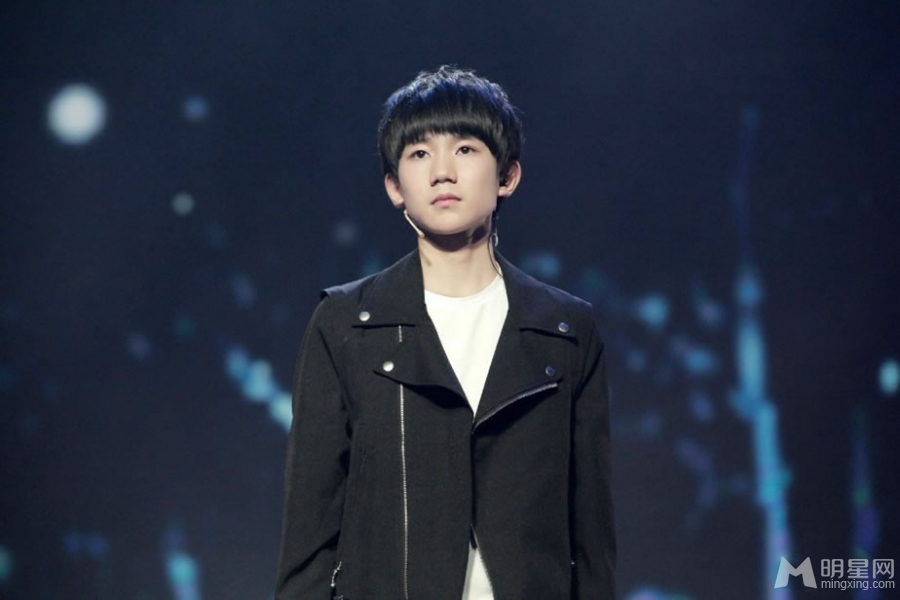 TFBOYS教室照 白色衬衫优雅阳光 TFBOYS图片图片