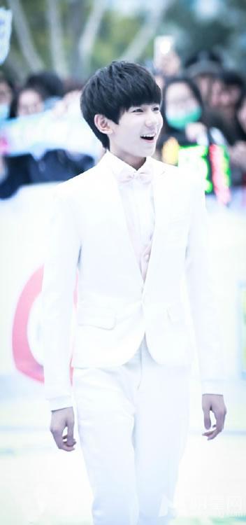 TFBOYS王源《爱奇艺之夜》 TFBOYS图片王源图片图片