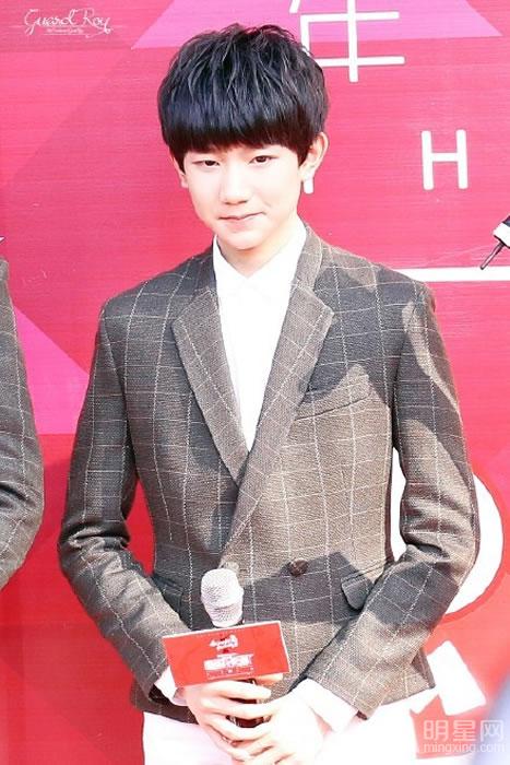 TFBOYS王源灰色格子装 TFBOYS图片王源图片图片