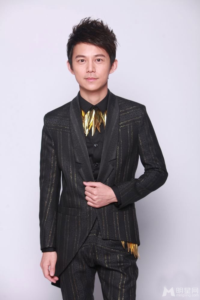 百变大咖秀定妆照 何炅谢娜预演徐志摩林徽因图片