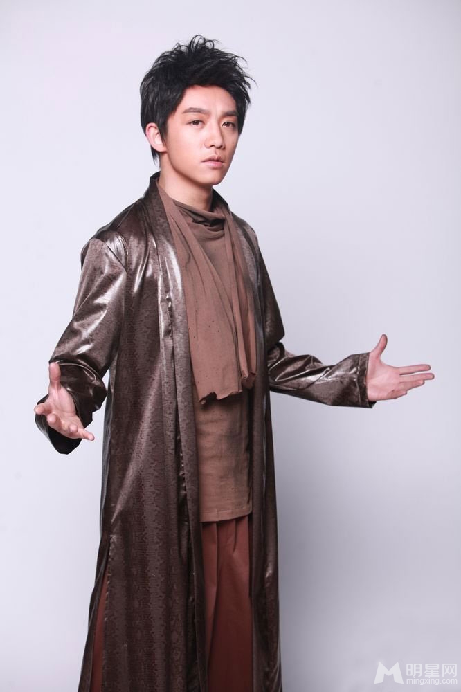 百变大咖秀定妆照 何炅谢娜预演徐志摩林徽因图片