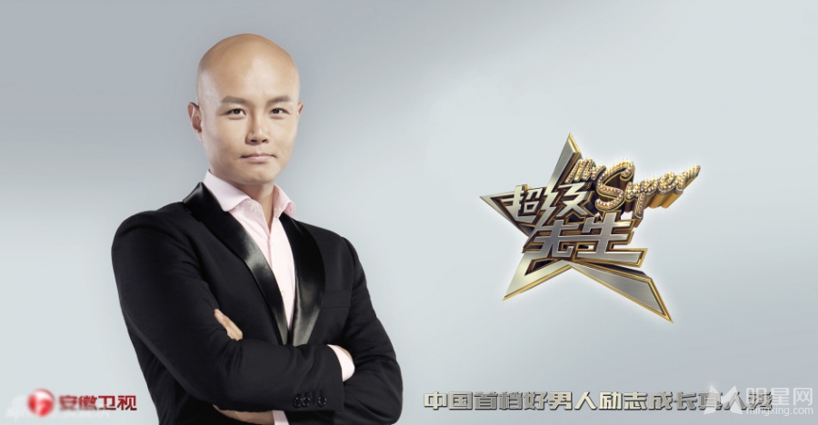 谢娜露美腿不怕冷 助理搀扶下楼梯躲采访图片