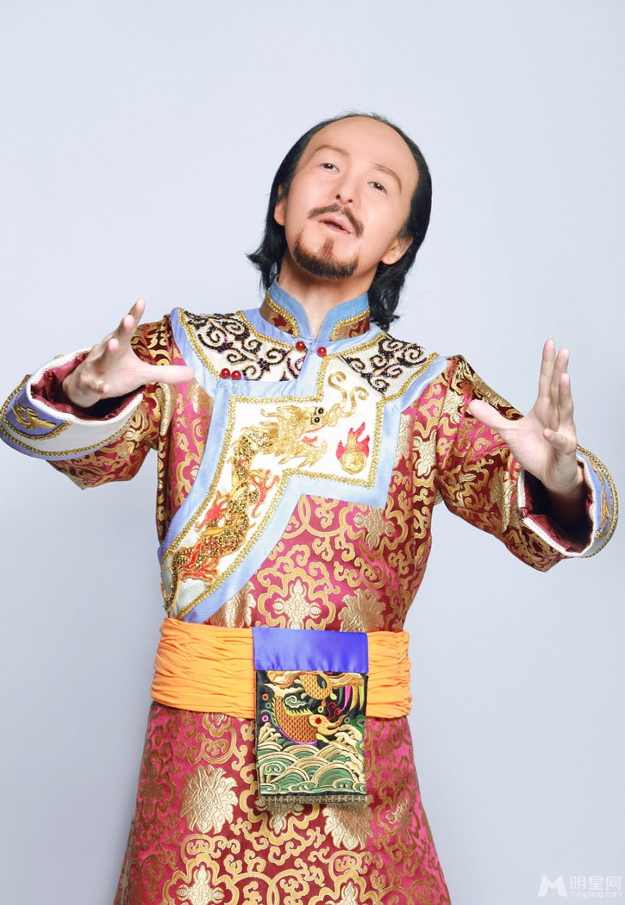 快乐家族出席新片发布会 何炅谢娜玩亲密图片