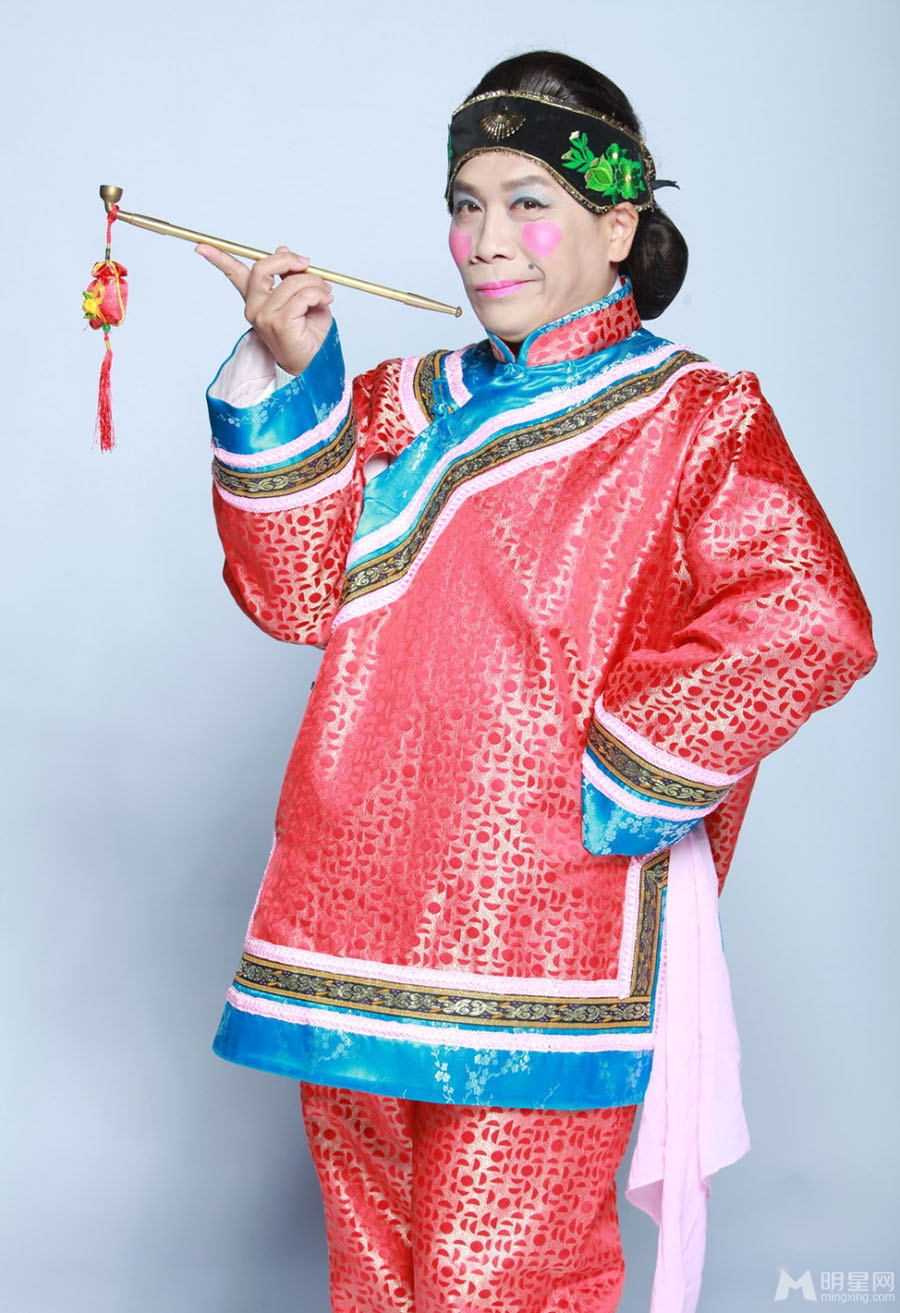 快乐家族出席新片发布会 何炅谢娜玩亲密图片