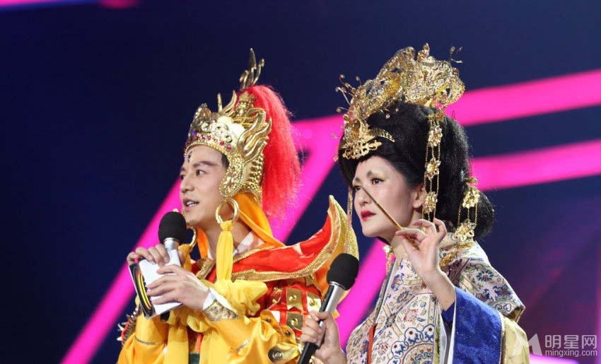 百变大咖秀定妆照 何炅谢娜预演徐志摩林徽因图片