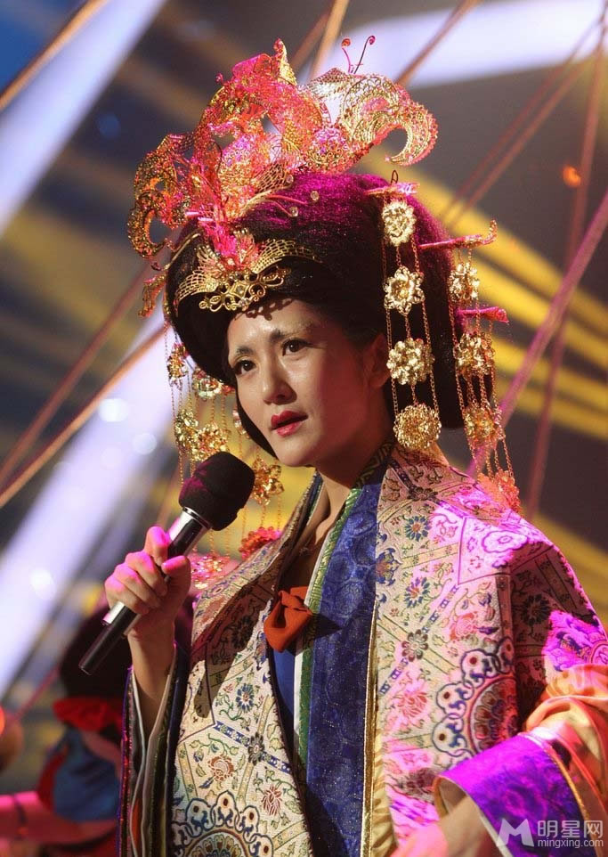 百变大咖秀定妆照 何炅谢娜预演徐志摩林徽因图片