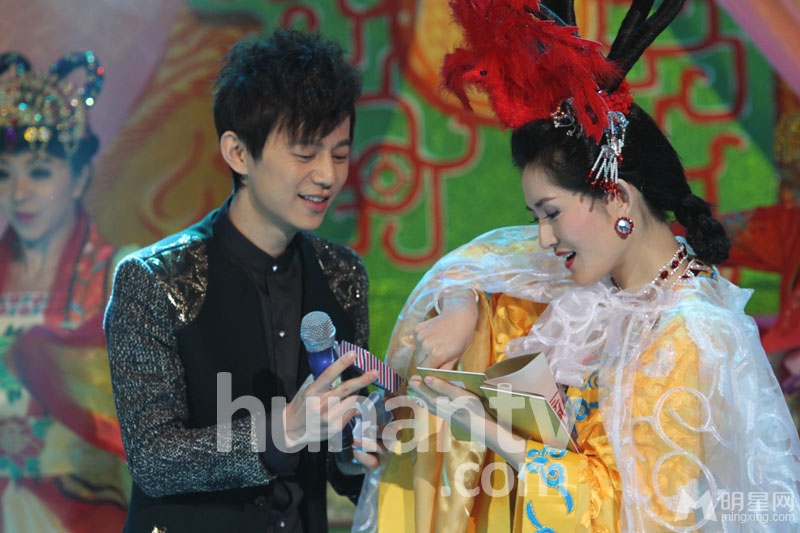 谢娜节目掐黄磊女儿 不当举动遭炮轰图片