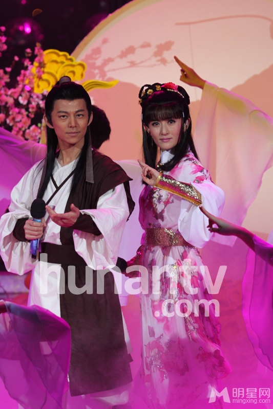 百变大咖秀何炅谢娜变身郭靖黄蓉图片
