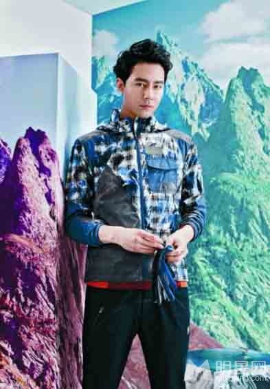 高清韩国首尔男星赵寅成帅气亮相红毯引粉丝尖叫赵寅成图片图片