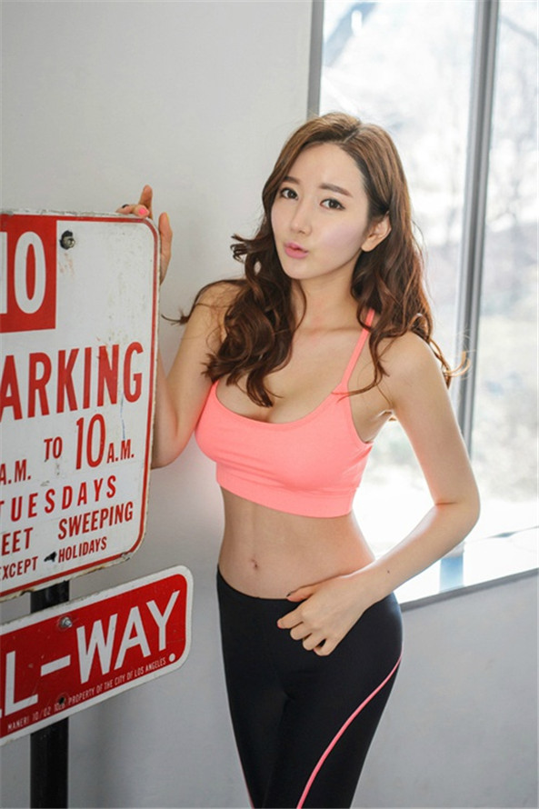 美女图片 运动装美女图片 健身美女图片 长腿美女图片图片
