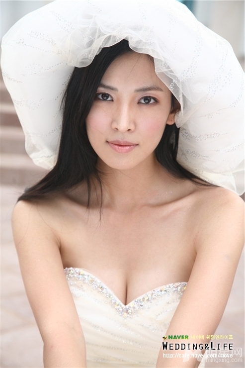 吴倩婚纱长裙唯美写真图片 武大校花吴倩图片写真集合图片