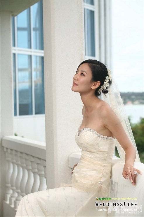 吴倩婚纱长裙唯美写真图片 武大校花吴倩图片写真集合图片