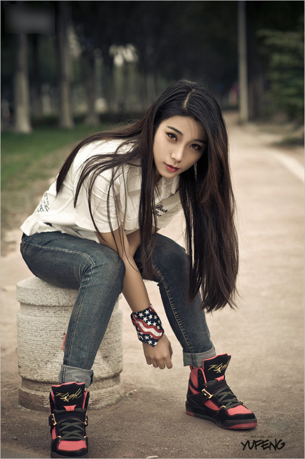粉红兔女郎图片