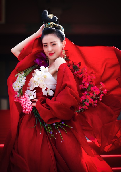 王丽坤性感干练活动写真图片图片