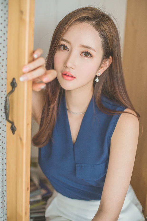 绝色美女S曲线性感白色蕾丝透视装诱惑私房照写真图片下载图片 绝色美女S曲线性感白色蕾丝透视装诱惑私房照写真图片下载图片