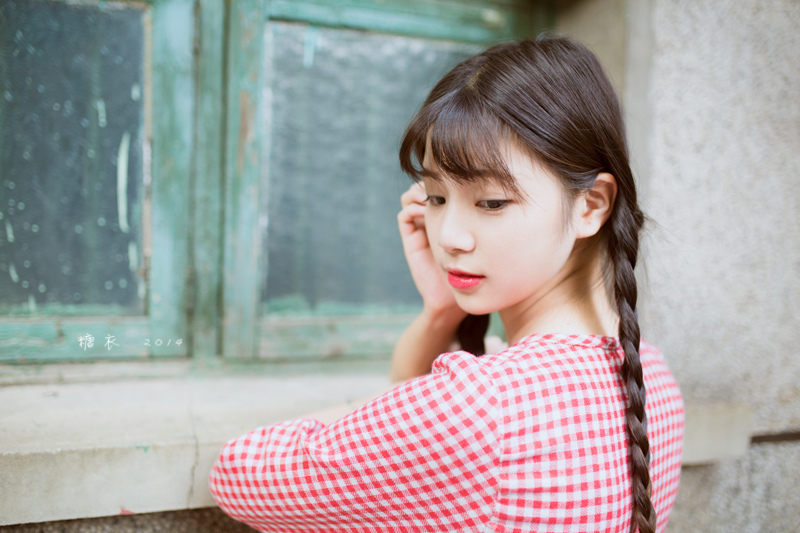 高清辽宁省大连美女王熙然透视紧身裙秀火辣身材演绎零度温柔图片