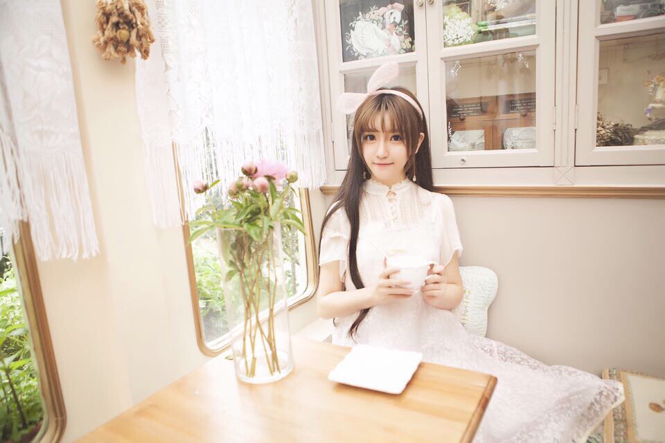 美女艾西图片