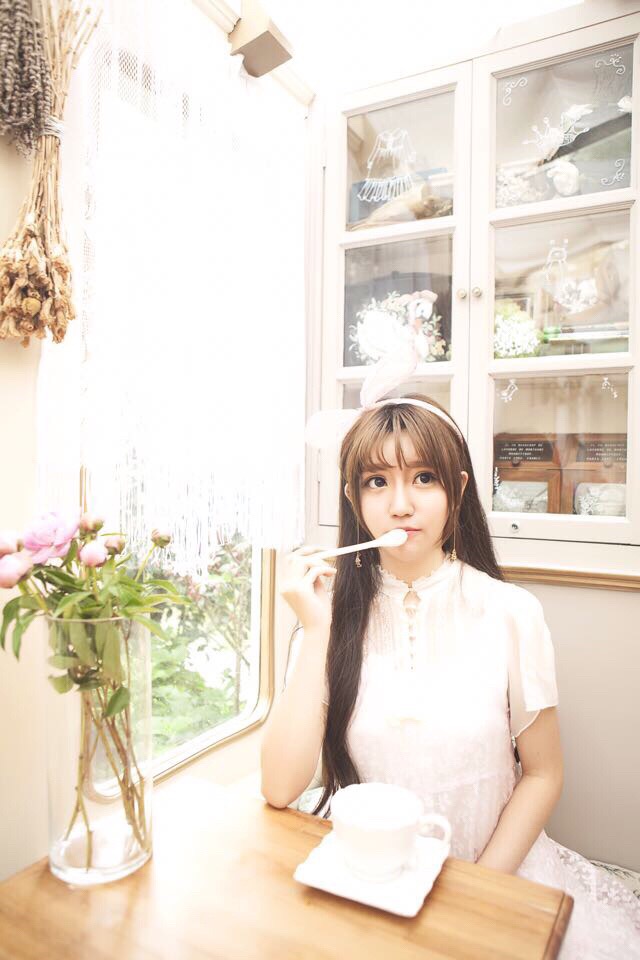 美女艾西图片