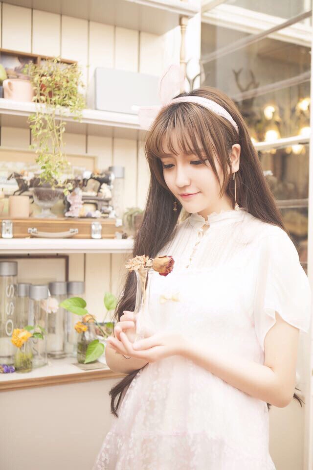 美女艾西图片