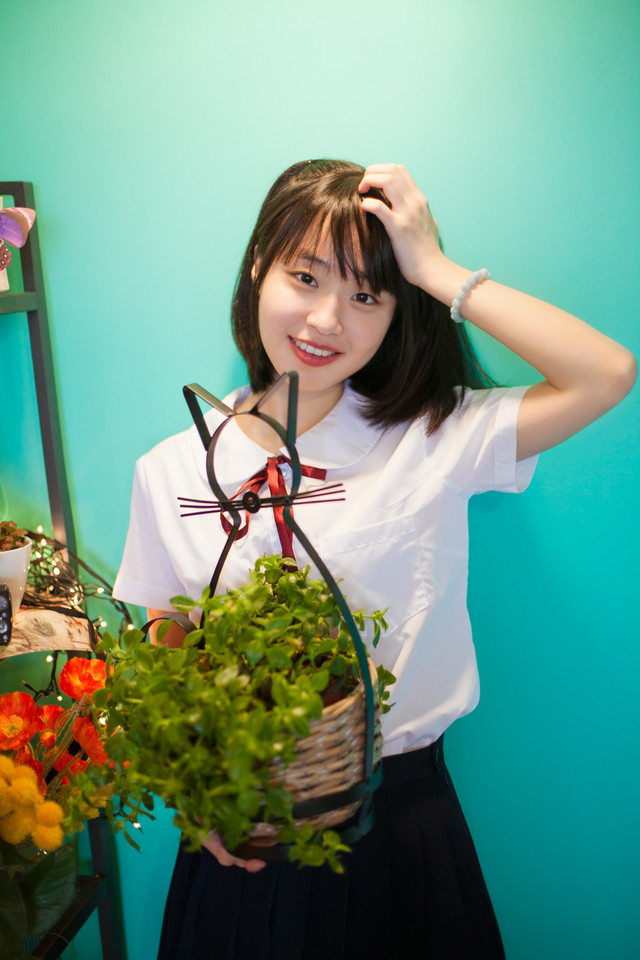 校园短发活泼猫系女孩甜美笑容征服你图集图片