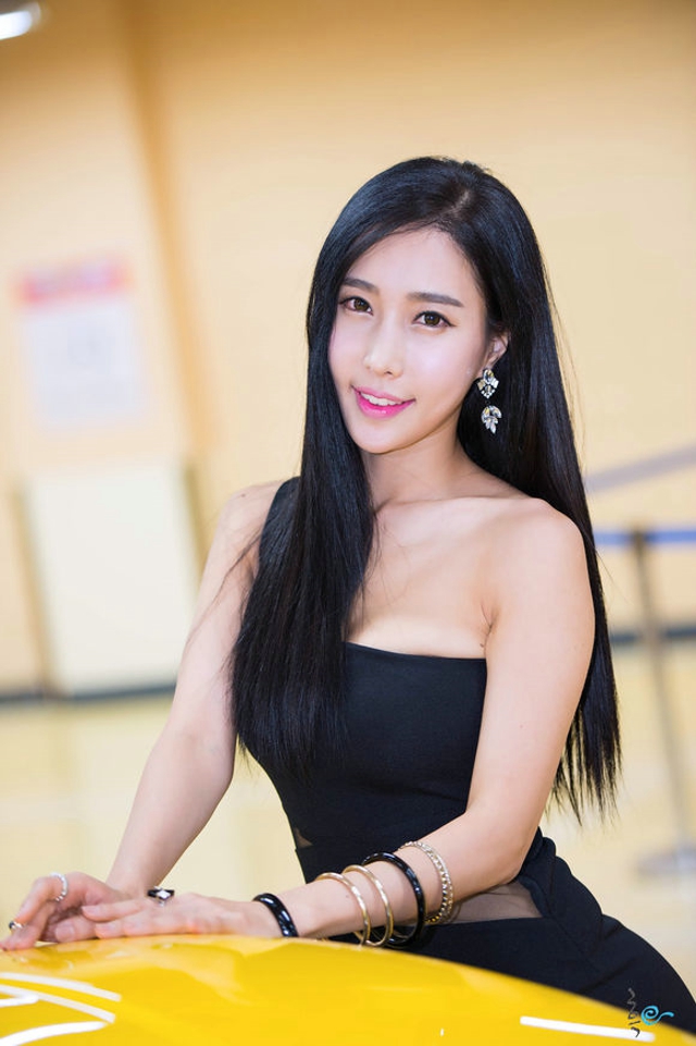 韩国气质车模紧身包臀裙展露凹凸身材美女写真图片