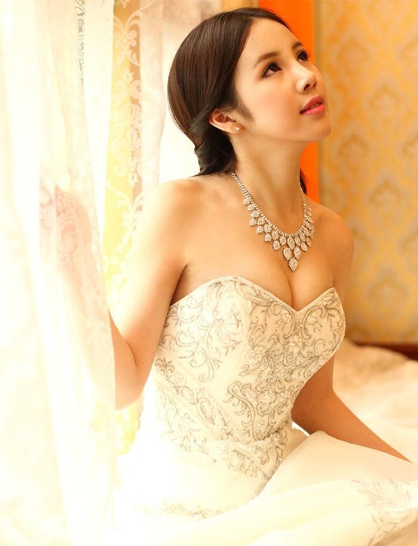 容祖儿首披婚纱 愿做小女人图片
