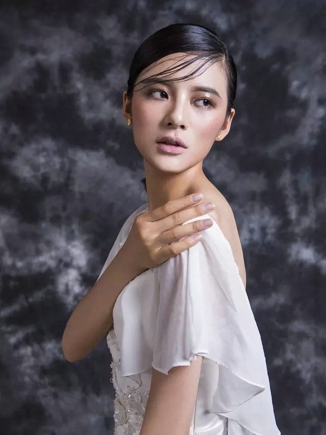 何洁赫子铭婚礼将近 婚纱拍摄选马场图片
