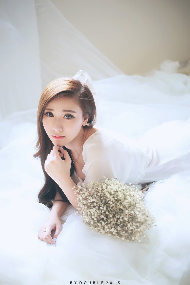 云中的女孩唯美婚纱图片小秀性感私房照写真图片下载图片