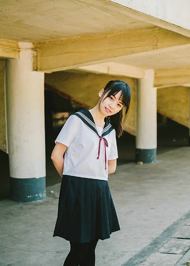 非主流个性独特的黑色吊带丝袜蕾丝性感美女写真图片
