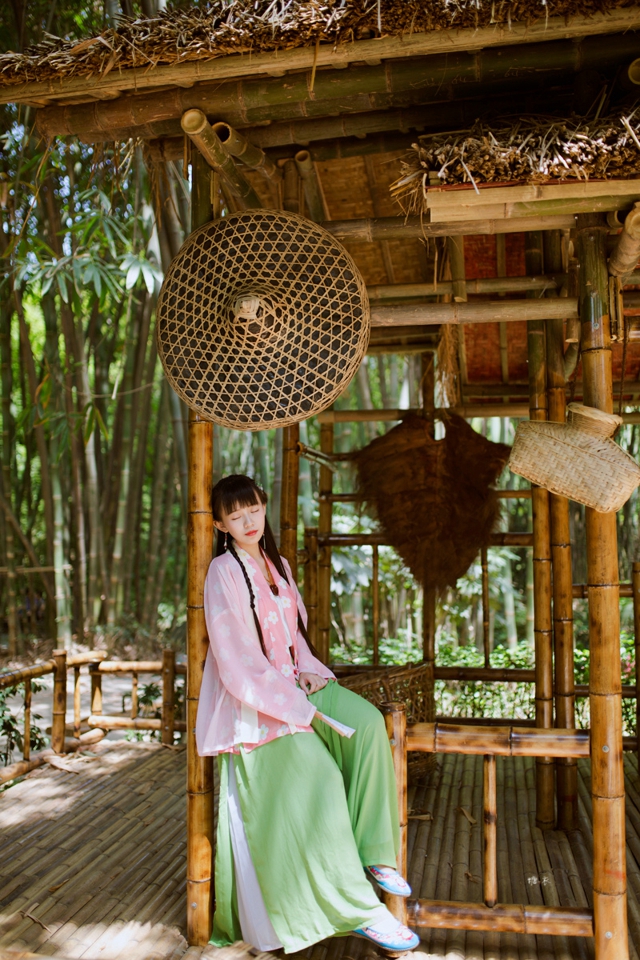 盛夏纯情古风女孩西瓜俏皮私房照写真图片下载图片