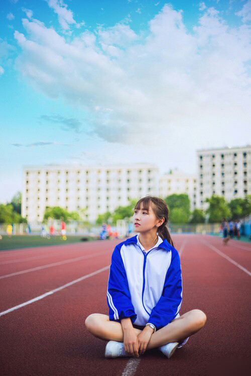 青春美少女带你重返校园小清新写真照图片
