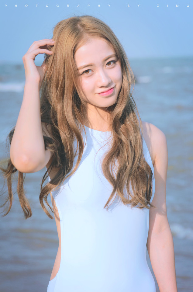 卷发甜美韩系美女肌肤胜雪校花级女神图片 卷发甜美韩系美女肌肤胜雪校花级女神图片