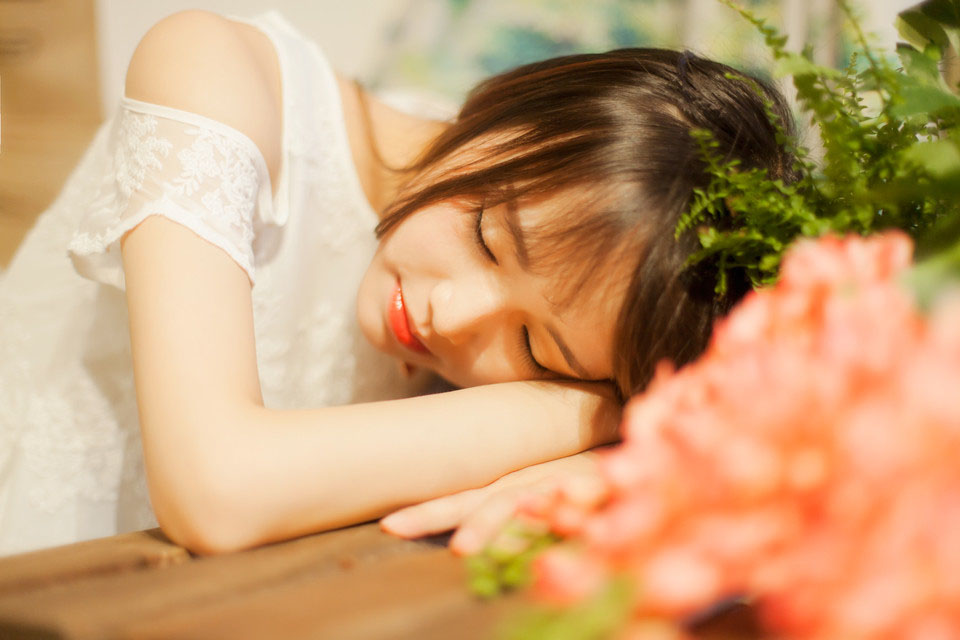 尹恩惠果园俏皮甜美写真 娇俏可爱小女生图片