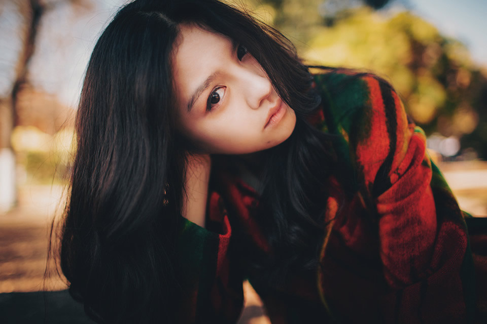 王丽坤优雅杂志写真图片 浪漫卷发百变裙装 王丽坤性感图片图片