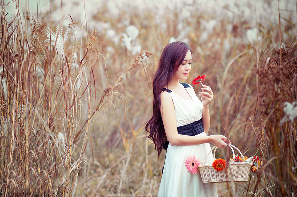 美女姐姐图片欣赏中戏美女校花奔跑全校上演性感火辣身材前凸后翘摆拍照图片
