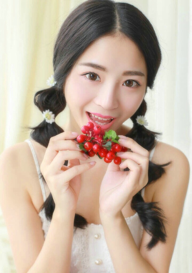 宋伊人泰国PAI县水果少女之西瓜草莓篇甜美写真图片