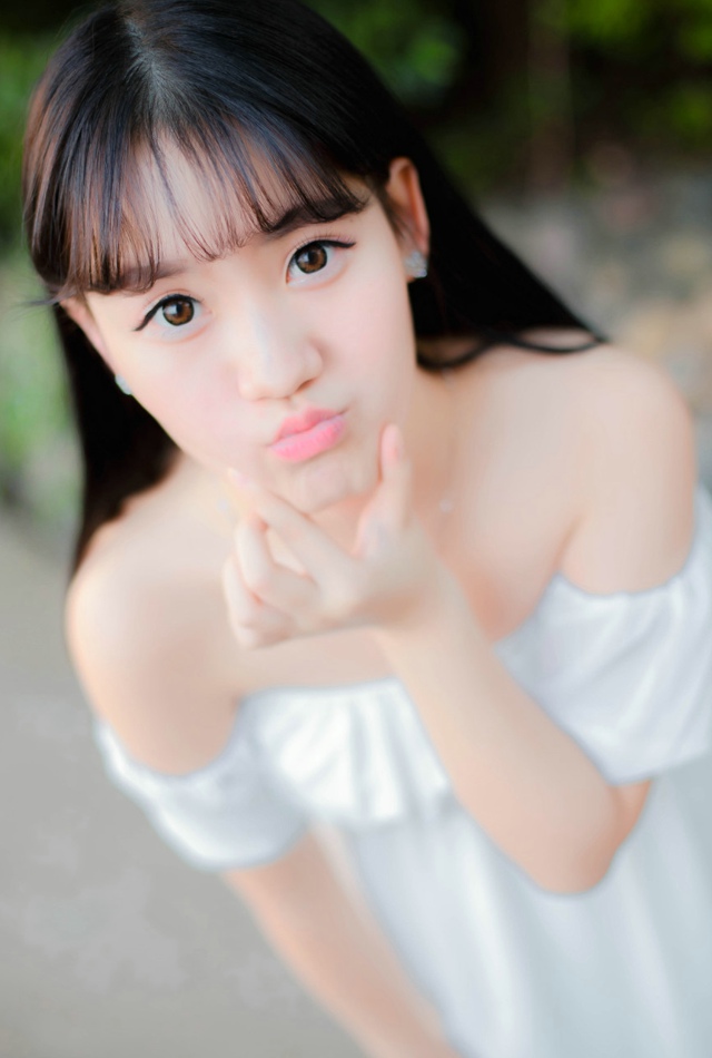 中分卷发粉红色性感诱人美女私房图片图片