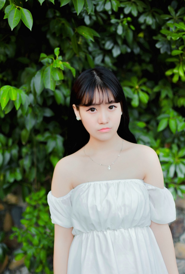 中分卷发粉红色性感诱人美女私房图片图片