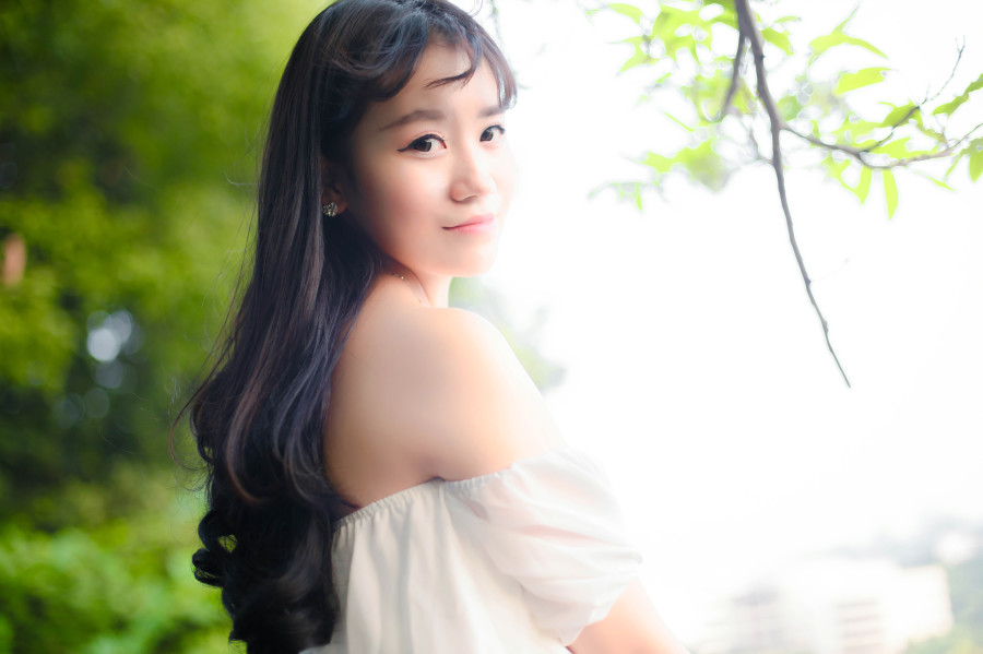 中分卷发粉红色性感诱人美女私房图片图片