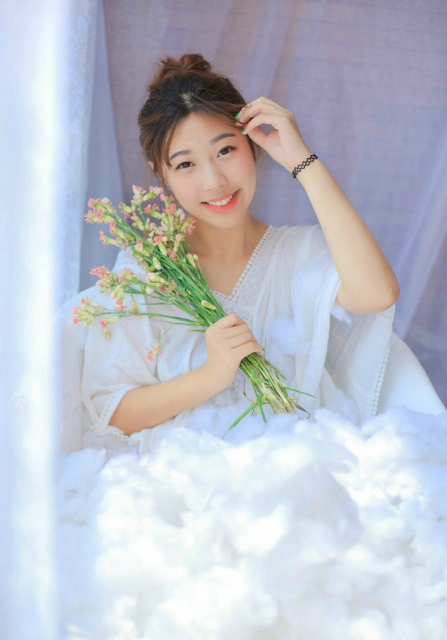 宋伊人泰国PAI县水果少女之西瓜草莓篇甜美写真图片