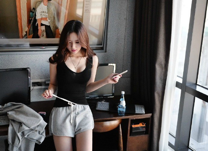 性感熟女透视睡裙的诱惑 图片下载图片