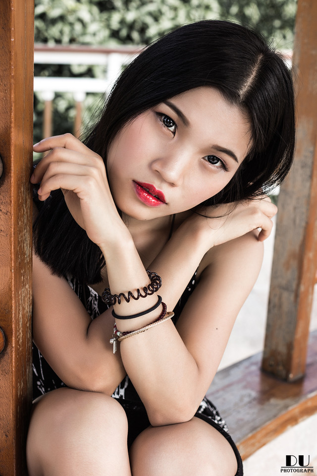 最流行表情包成熟美女废弃工厂颓废迷情诱惑图集图片