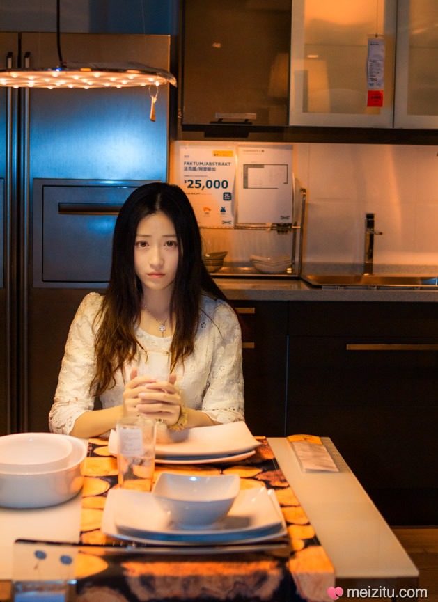 美女求斯图片